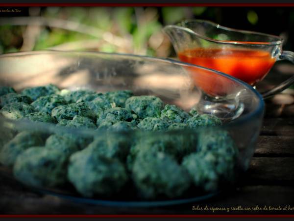 Bolas de espinaca y ricotta con salsa de tomate al horno. - Preparación paso 1