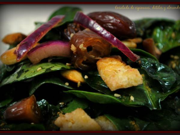 Ensalada de espinacas, dátiles y almendras. - Preparación paso 1