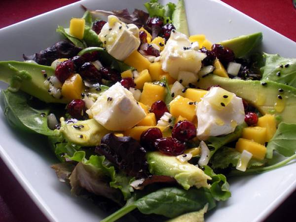 Ensalada de queso con arándanos rojos - Preparación paso 7