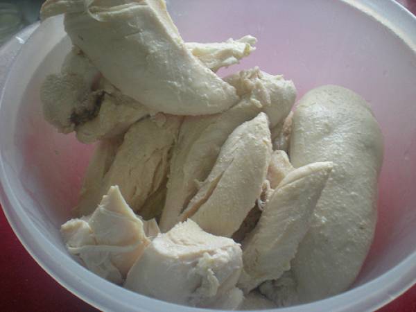 Canelones de pollo con bechamel de calabacín - Preparación paso 3