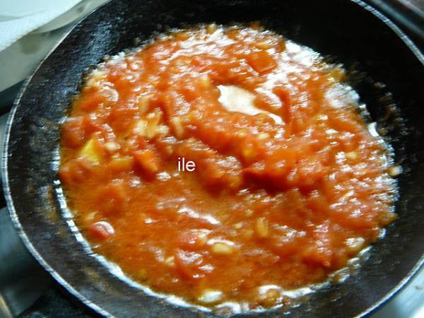 Berenjenas con tomate y ajo - Preparación paso 6