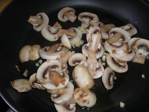 Pechugas en salsa de champiñones - Preparación paso 1