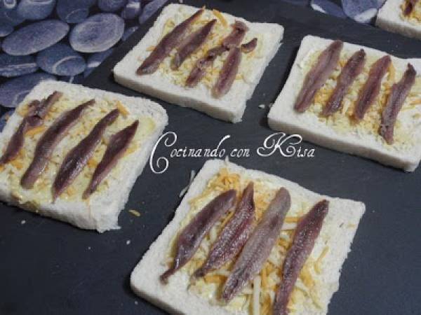 Rollitos de anchoas y queso en pan de molde - Preparación paso 6