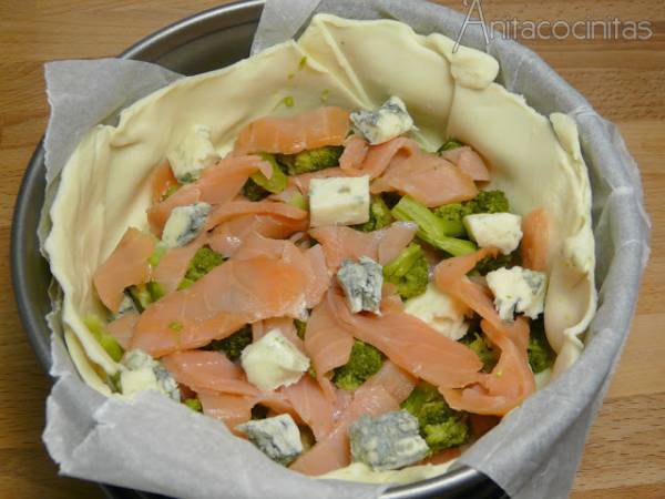 Quiché de salmón, brocoli y queso azul - Preparación paso 2