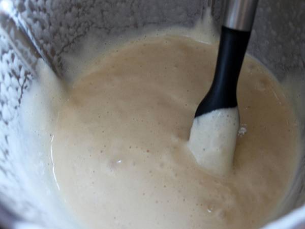 Brazo de gitano con fresas y mascarpone - Preparación paso 2