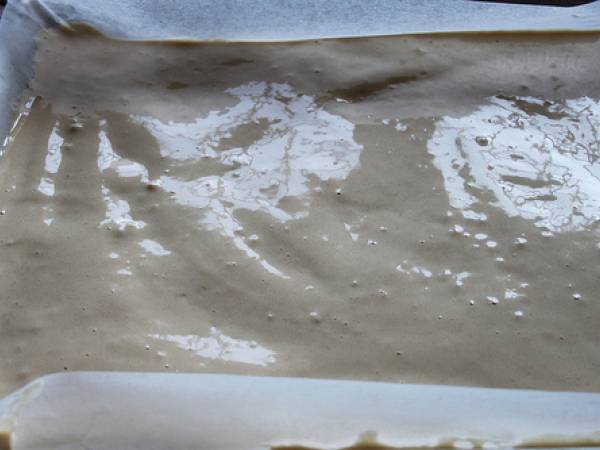 Brazo de gitano con fresas y mascarpone - Preparación paso 3