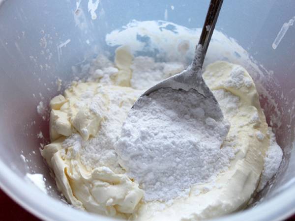 Brazo de gitano con fresas y mascarpone - Preparación paso 6