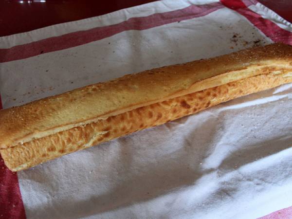 Brazo de gitano con fresas y mascarpone - Preparación paso 9