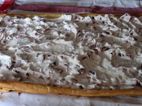 Brazo de gitano con fresas y mascarpone - Preparación paso 11