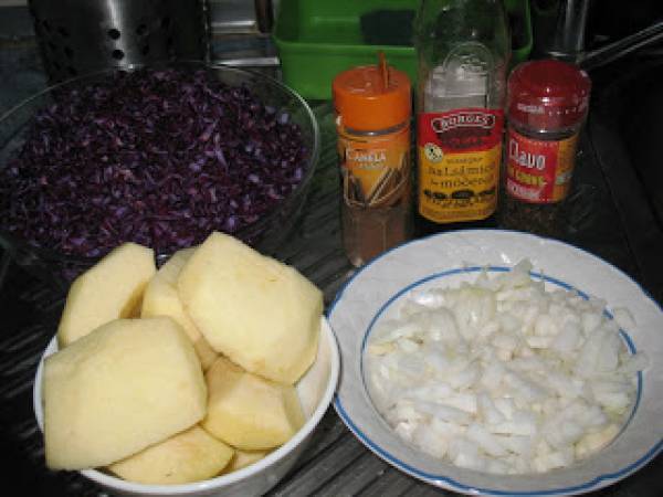 Lombarda con manzana y canela - Preparación paso 1