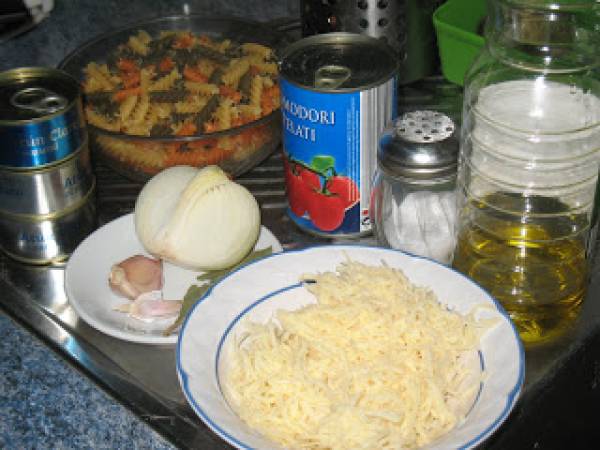 Hélices gratinadas con atún y gambas - Preparación paso 1