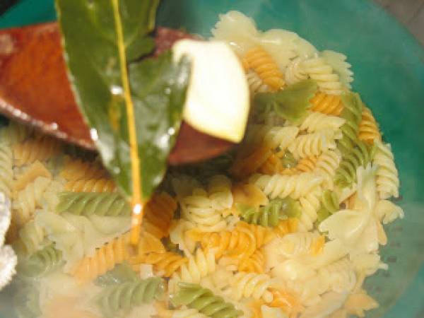 Hélices gratinadas con atún y gambas - Preparación paso 9