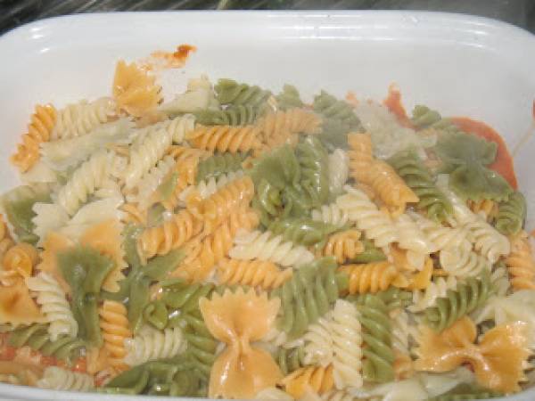 Hélices gratinadas con atún y gambas - Preparación paso 11