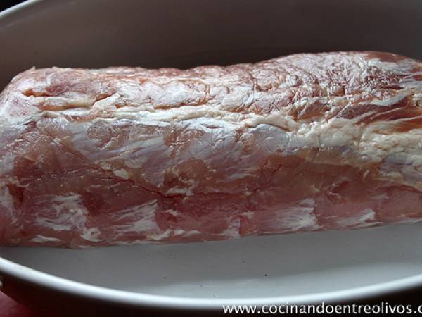 Lomo de cerdo breseado con salsa de yogur - Preparación paso 1