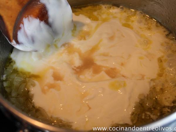 Lomo de cerdo breseado con salsa de yogur - Preparación paso 6