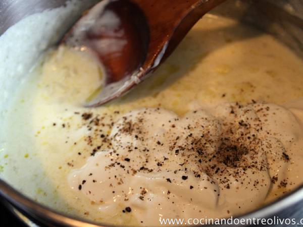Lomo de cerdo breseado con salsa de yogur - Preparación paso 7
