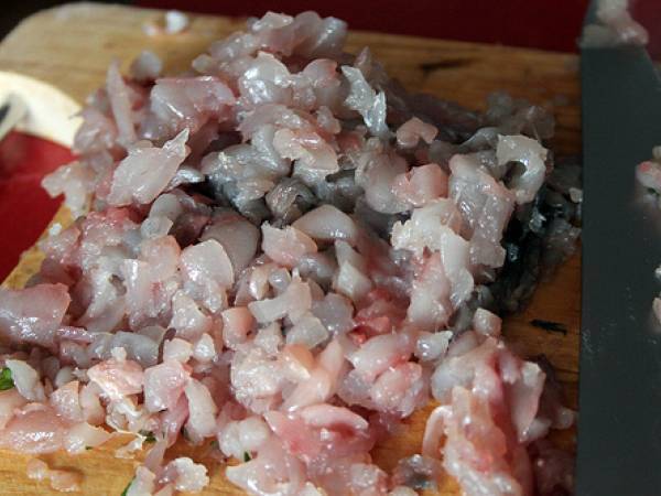 Albóndigas de caballa en salsa de tomate - Preparación paso 6