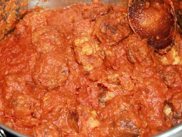 Albóndigas de caballa en salsa de tomate - Preparación paso 12