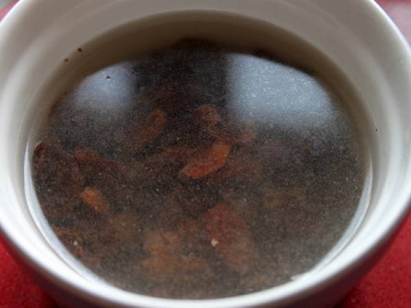 Manzanas rellenas de pollo, pasas y piñones - Preparación paso 2