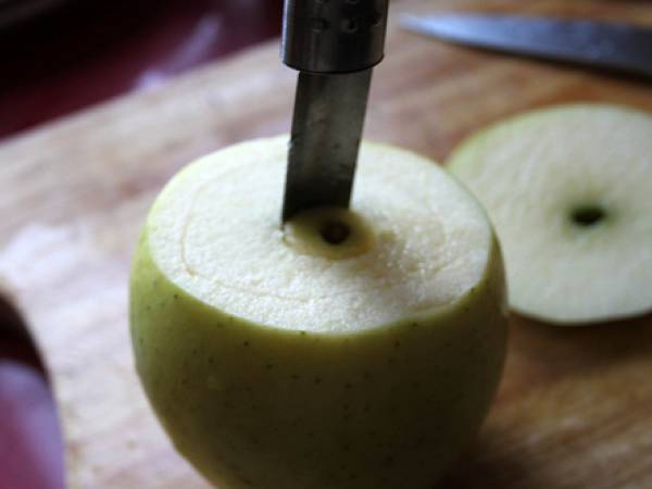 Manzanas rellenas de pollo, pasas y piñones - Preparación paso 3