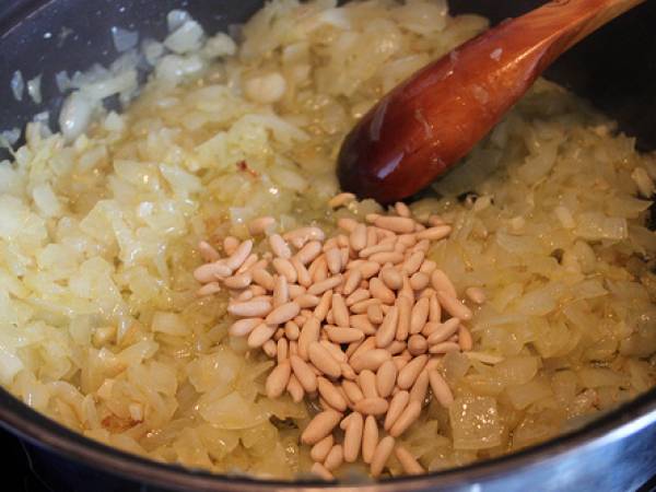 Manzanas rellenas de pollo, pasas y piñones - Preparación paso 7
