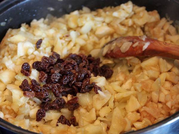 Manzanas rellenas de pollo, pasas y piñones - Preparación paso 9