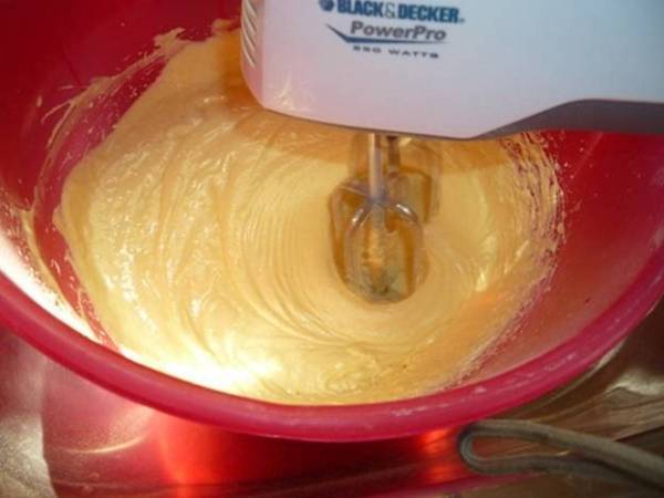 BIZCOCHO DE QUESO CREMA NARANJA Y LIMÓN.- RECETA DE PASTEL - Preparación paso 2