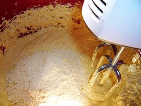 BIZCOCHO DE QUESO CREMA NARANJA Y LIMÓN.- RECETA DE PASTEL - Preparación paso 3