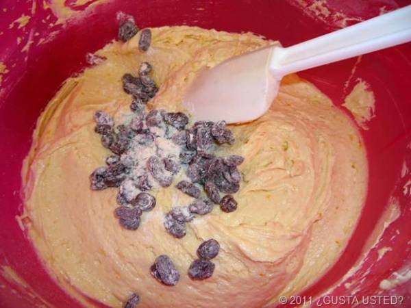 BIZCOCHO DE QUESO CREMA NARANJA Y LIMÓN.- RECETA DE PASTEL - Preparación paso 4