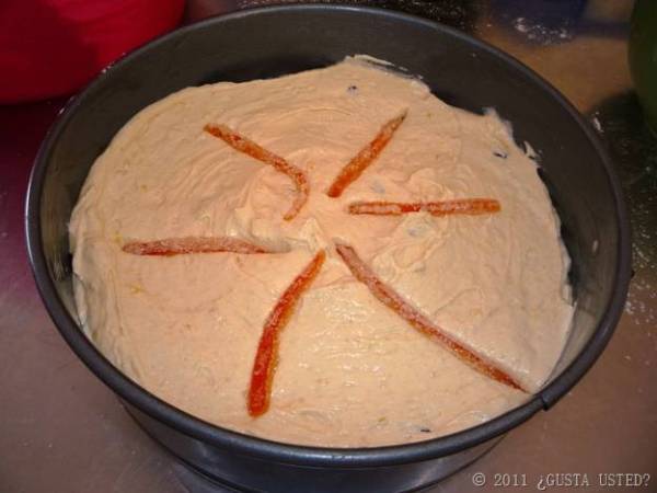 BIZCOCHO DE QUESO CREMA NARANJA Y LIMÓN.- RECETA DE PASTEL - Preparación paso 6