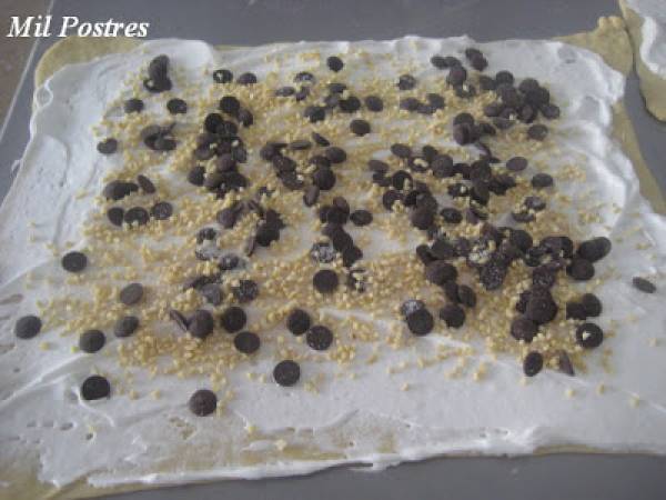 Bollo relleno de merengue francés y frutos secos - Preparación paso 3