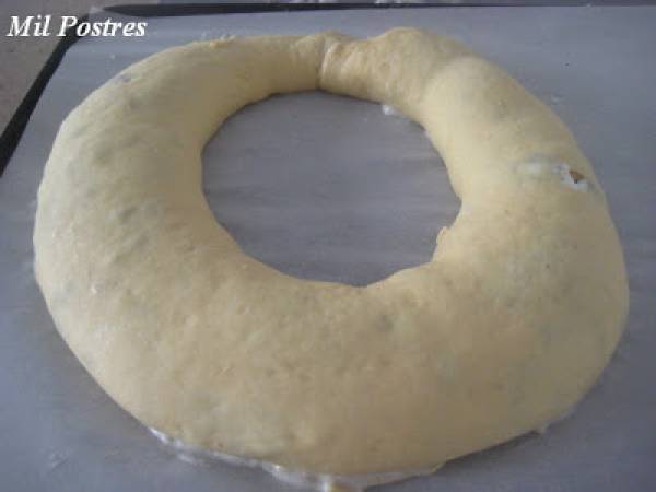 Bollo relleno de merengue francés y frutos secos - Preparación paso 4