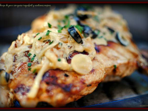 Pechuga de pavo con roquefort y aceitunas - Preparación paso 4