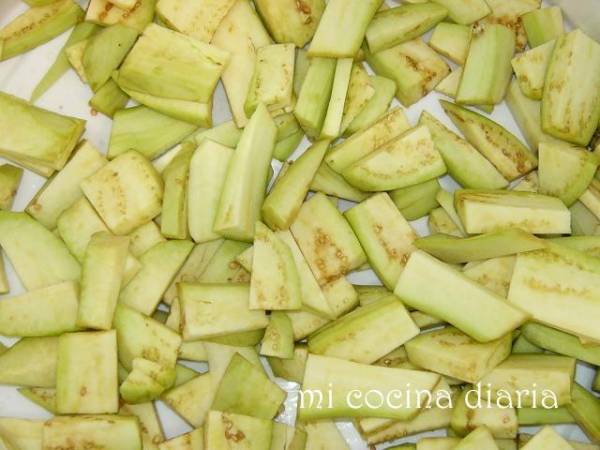 Berenjenas crudas marinadas en aceite - Preparación paso 2