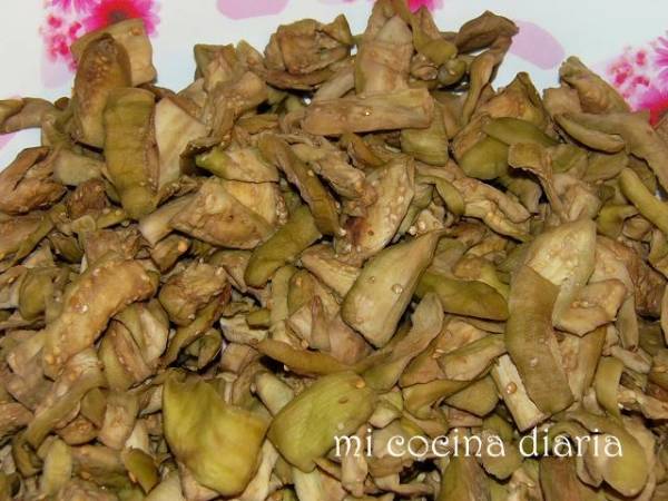 Berenjenas crudas marinadas en aceite - Preparación paso 6