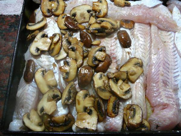 Pescado al horno con hongos y crema - Preparación paso 8