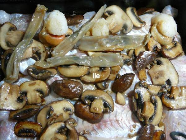 Pescado al horno con hongos y crema - Preparación paso 10