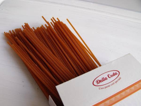 Spaguetti de ajo y guindilla Dalla Costa - Preparación paso 1