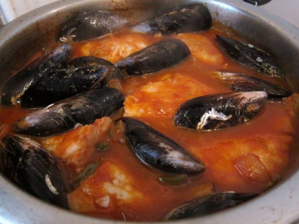 Bacalao con mejillones en salsa picante. - Preparación paso 4