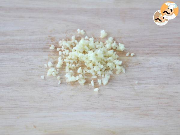 Pan crujiente de ajo y perejil - Preparación paso 3