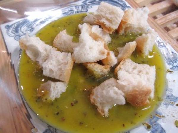 Ensalada de pan duro y queso - Preparación paso 2