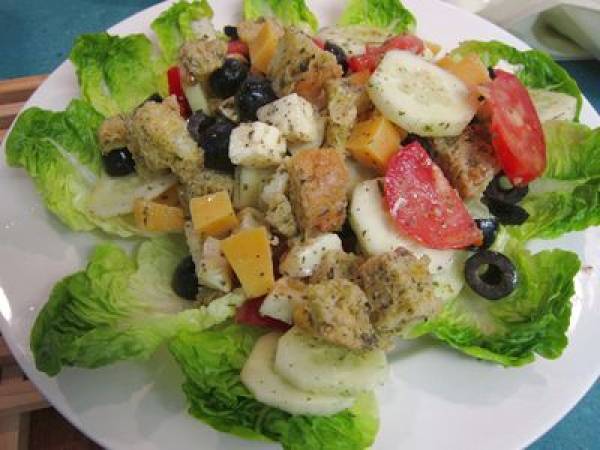 Ensalada de pan duro y queso - Preparación paso 5