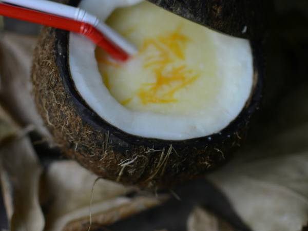 Piña colada en su coco natural - Preparación paso 2