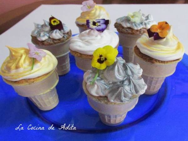 Conos rellenos de bizcochos, con frutas escarchadas, pasas, y glaseados - Preparación paso 8