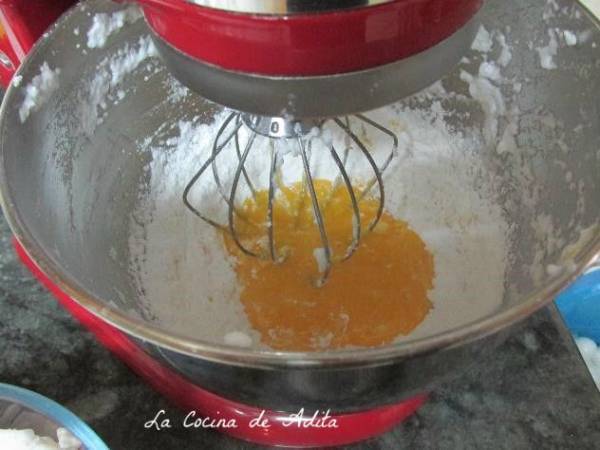 Dos bizcochos en uno, de fécula de patatas - Preparación paso 4