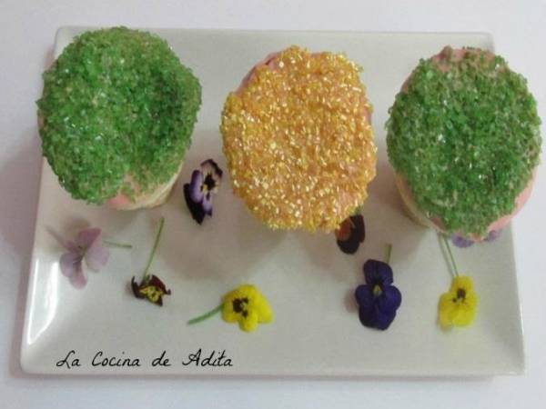 Bizcochos en conos, rellenos de frutas fresca - Preparación paso 7