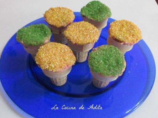 Bizcochos en conos, rellenos de frutas fresca - Preparación paso 9