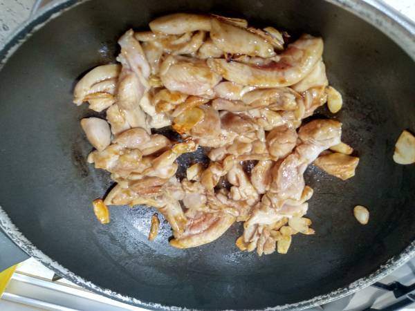 Pad see ew {noodles de arroz con pollo y brócoli} - Preparación paso 7