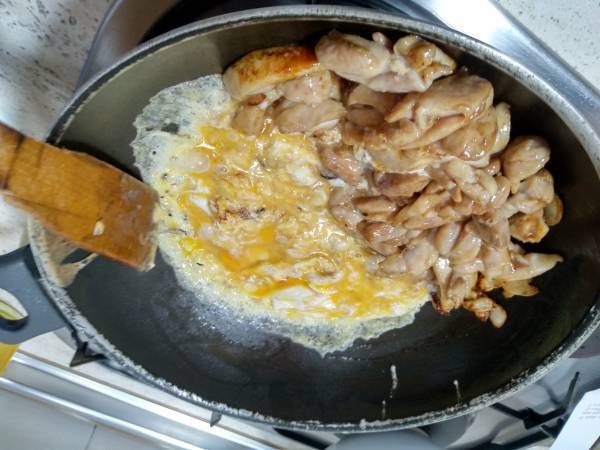 Pad see ew {noodles de arroz con pollo y brócoli} - Preparación paso 8