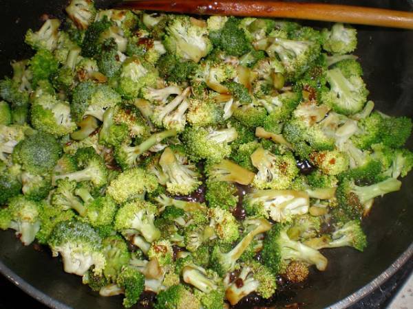 Pad see ew {noodles de arroz con pollo y brócoli} - Preparación paso 10